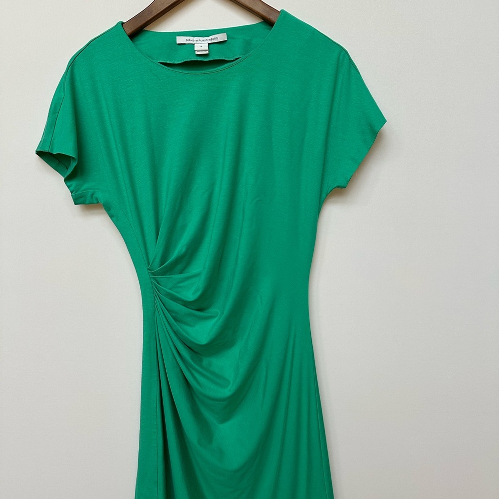 Diane Von Furstenberg Green Short Sleeve Ruched Sheath Dress